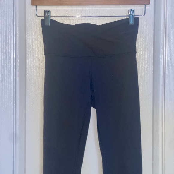 Lululemon Always On High-Rise Tight 28"
Black 2019 W5CELS $98 Everlux Sz 4 - Picture 4 of 7